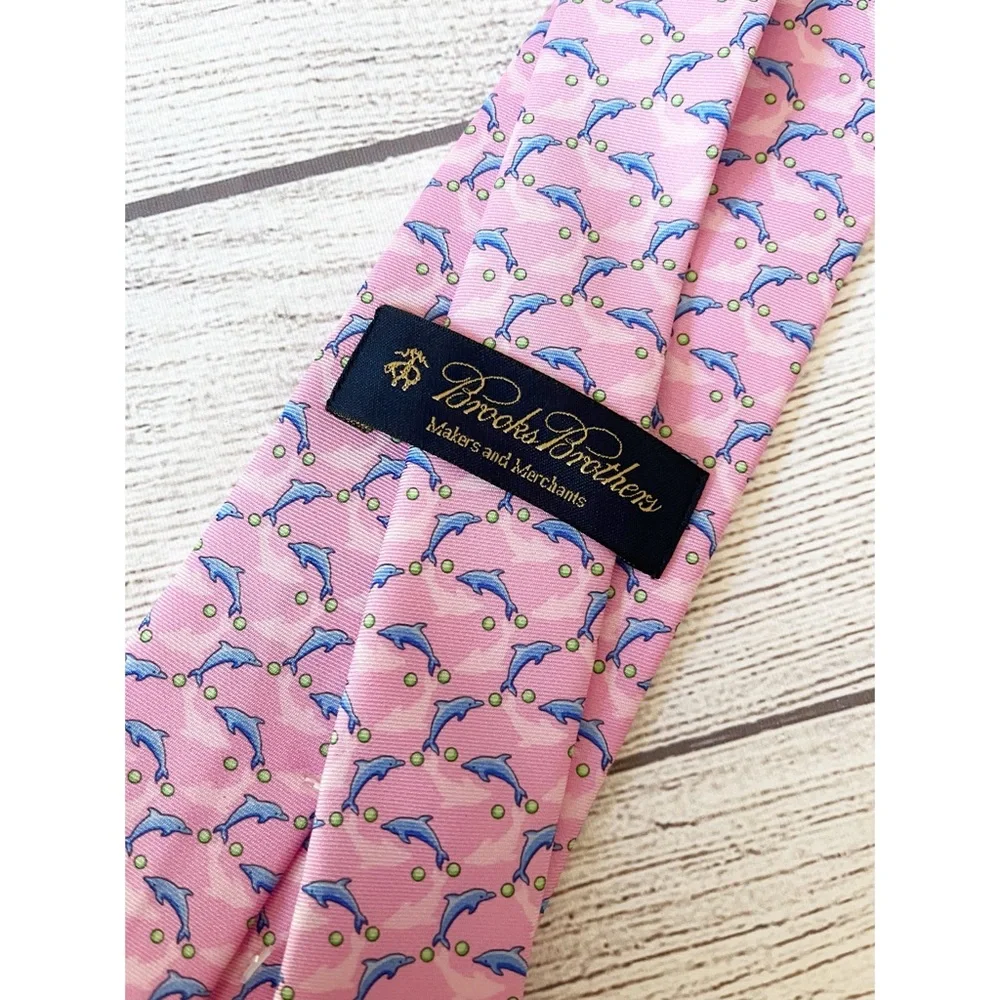 Brooks Brothers pink dolphin preppy print silk tie